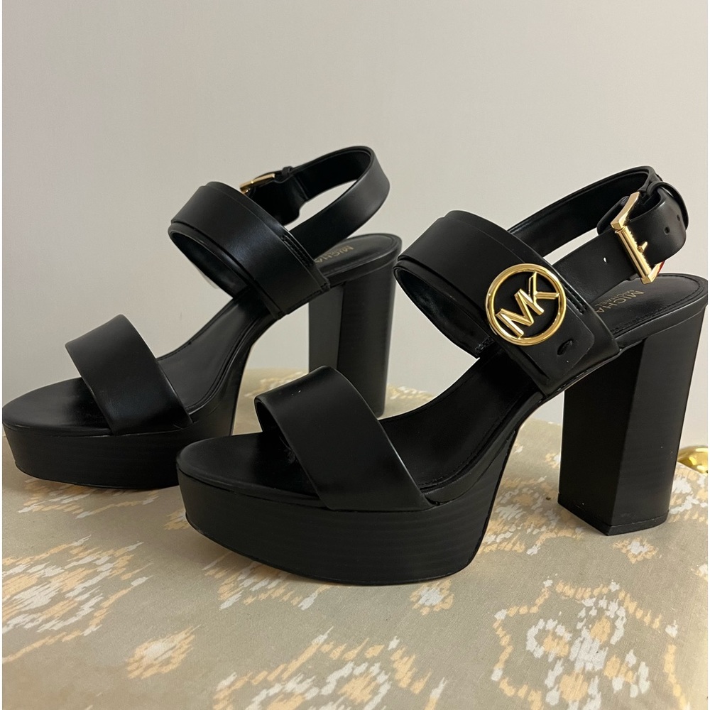Michael Kors Platform Sandals. New. Black leather. size 7.